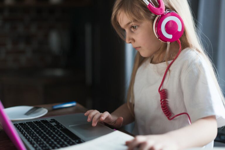 Internet nije samo zabava – može biti i tvoj alat za učenje Internet nije samo zabava – može biti i tvoj alat za učenje