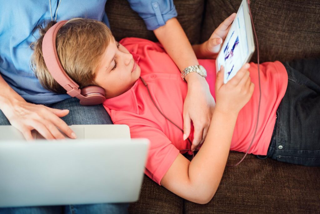 Kako da pratimo decu u digitalnom svetu bez nepotrebne kontrole